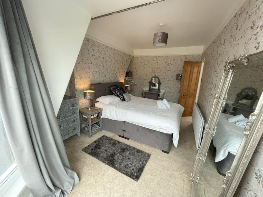 Stylish 5-Bedroom House Near Tunnels Beach Ilfracombe Kültér fotó