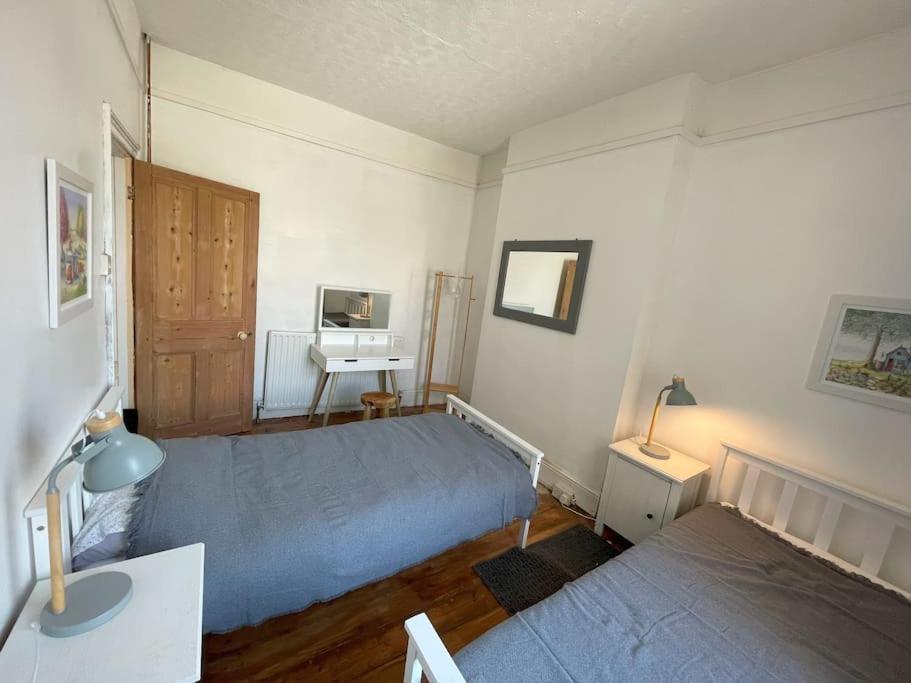 Stylish 5-Bedroom House Near Tunnels Beach Ilfracombe Kültér fotó